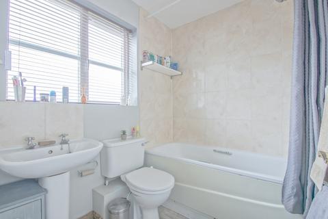 20 Lancaster Place, Carterton, OX18 3ET