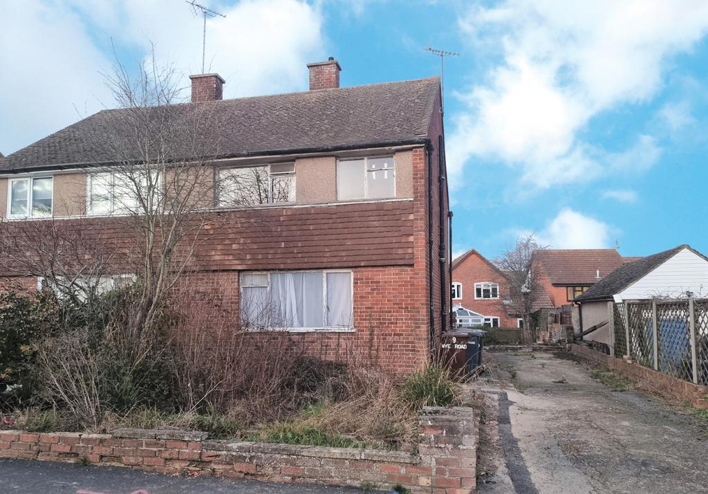 9 Wye Road, Borough Green, Sevenoaks... 3 bed semidetached house £