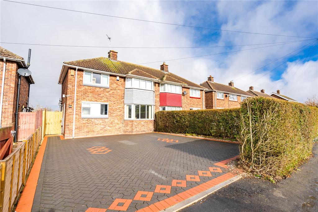 Fairway, Waltham, Grimsby... 3 bed semidetached house £180,000