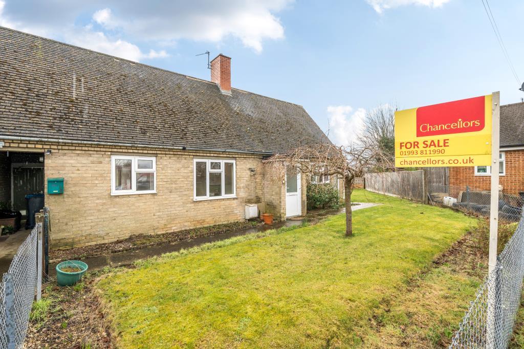 Middle Barton, Chipping Norton, OX7 2 bed bungalow for sale £240,000
