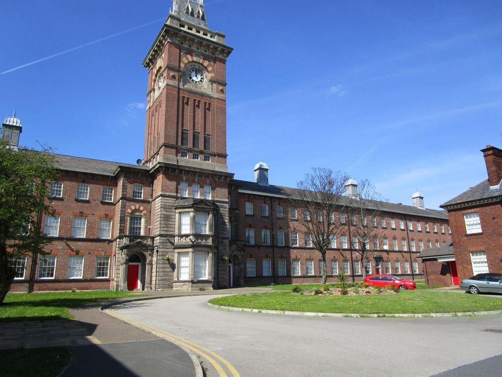 Oakhouse Park, Walton, Liverpool... 2 bed flat - £65,000