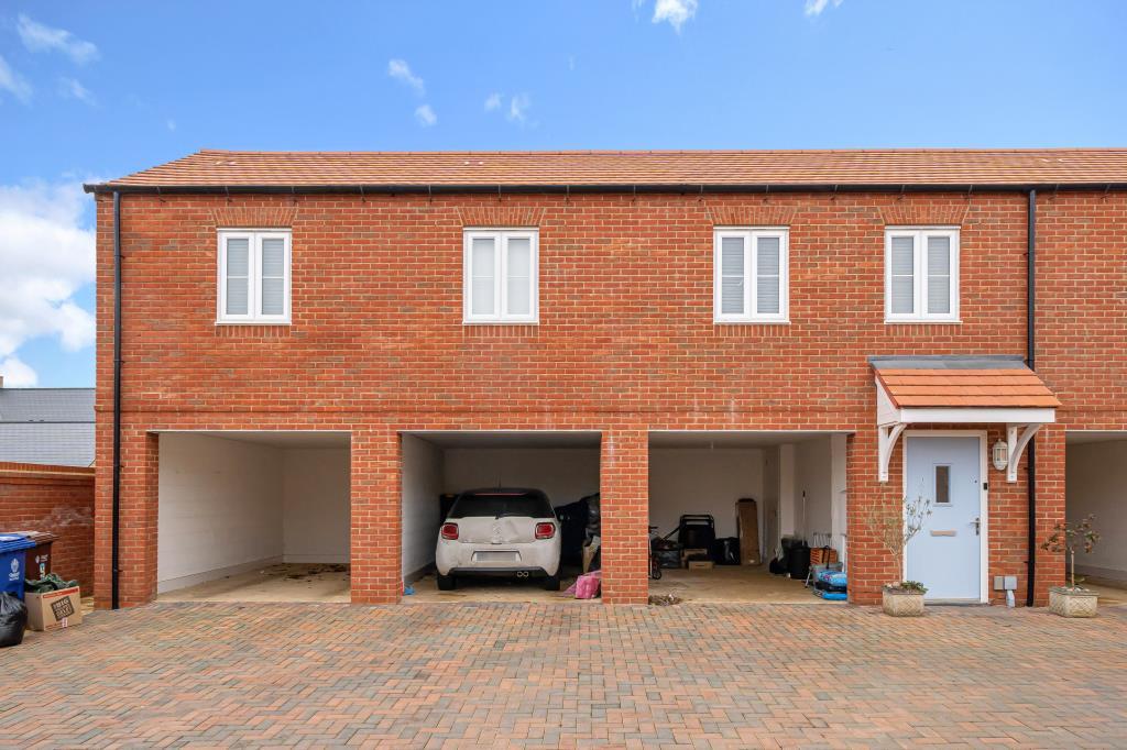 Kingsmere, Bicester, Oxfordshire, 2 bed £270,000