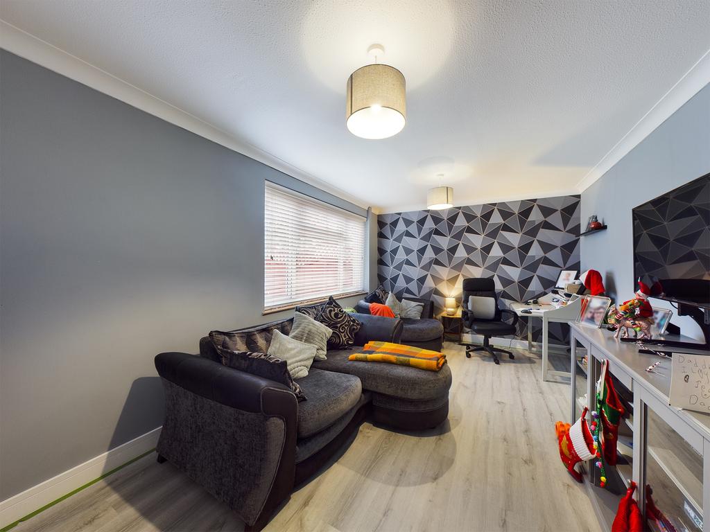 Cambrian Way, Basingstoke, RG22 3 bed end of terrace house £285,000