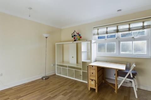 1 bedroom ground floor flat for sale, Soper Grove, Basingstoke, RG21