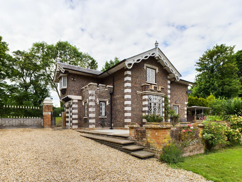 Stratton Park, Micheldever, Winchester, SO21 3 bed detached house for