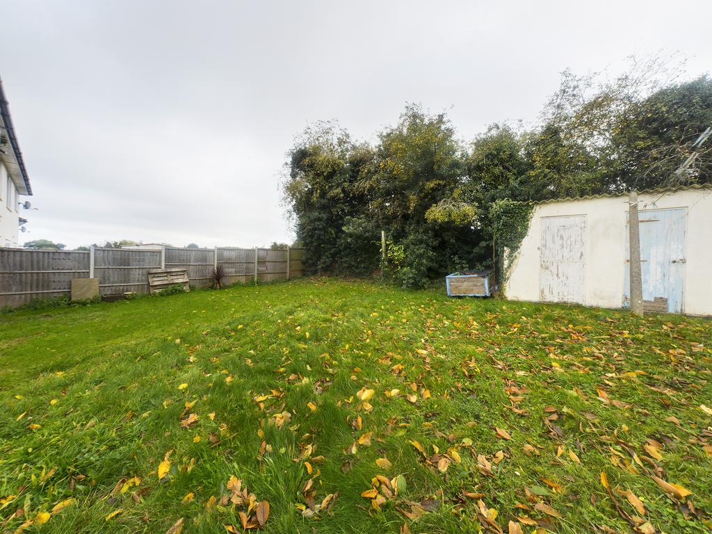 Upton Crescent, Basingstoke, RG21 2 bed £200,000