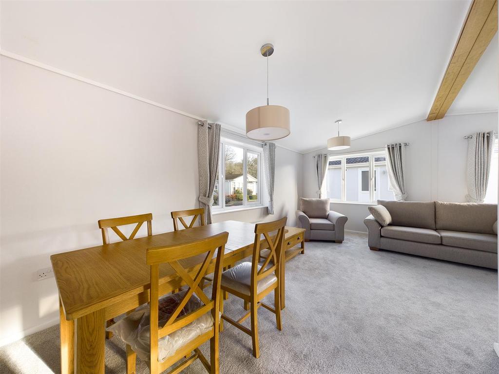 Water End Park, Basingstoke, RG24 2 bed park home £290,000