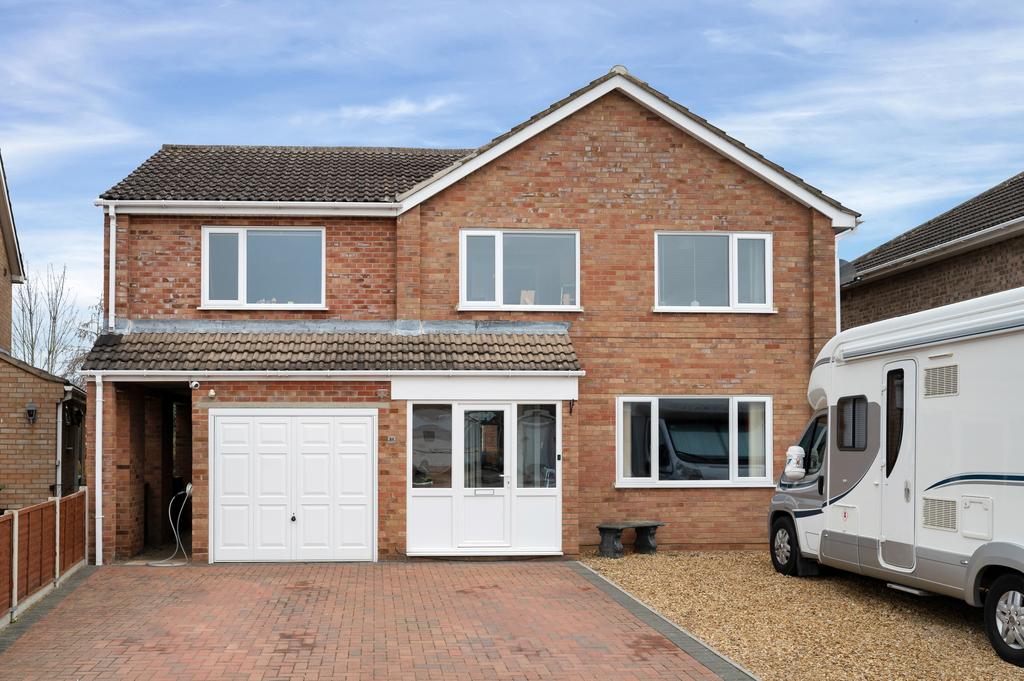 Saxon Way, Bourne, PE10 5 bed detached house £465,000