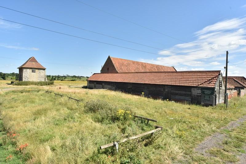 Eriswell Barns, Eriswell Road... Distribution warehouse £150 pcm (£35 pw)