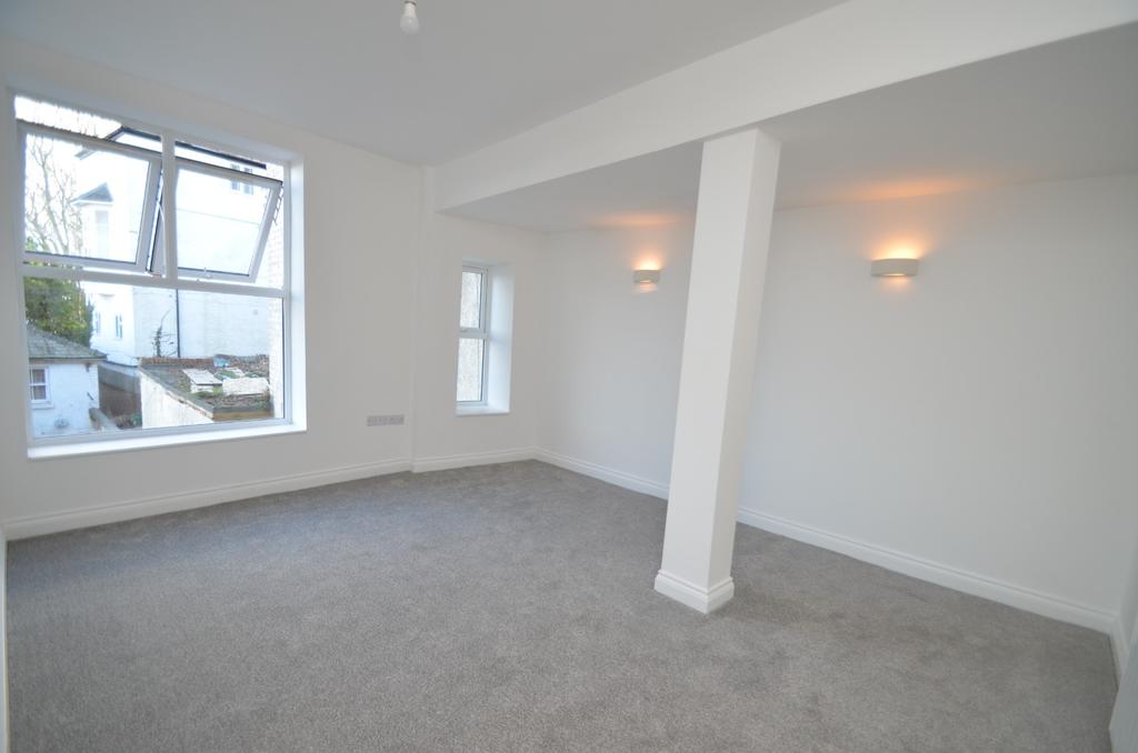 Flat 5, 10 Oxford Road, Malvern... 1 bed apartment £675 pcm (£156 pw)