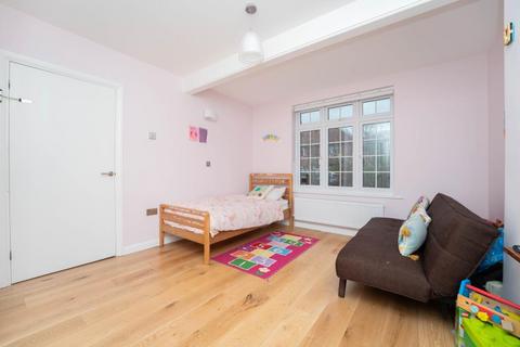 11 Hillyard Road, London, W7 1BH