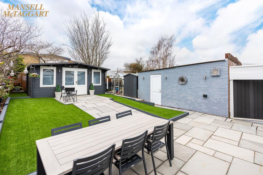 Dale Avenue, Hassocks, BN6 4 bed chalet £750,000