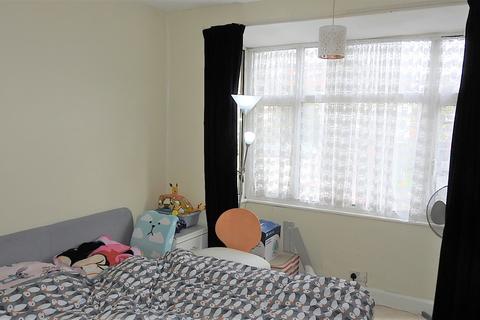 2 Braemar Road, Worcester Park, KT4 8SW
