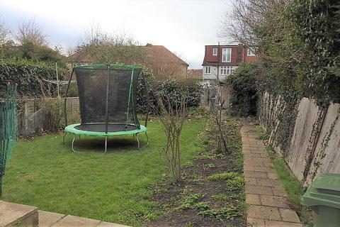 2 Braemar Road, Worcester Park, KT4 8SW
