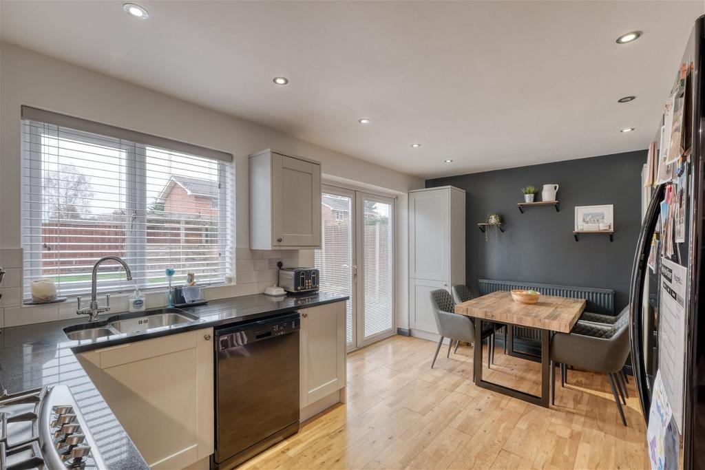 Church Road, heath, Redditch B97 5PG 3 bed detached house for sale £375,000