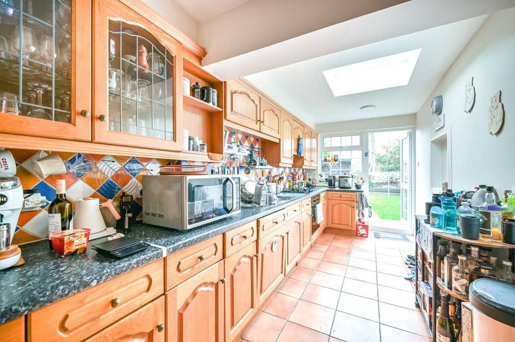Hampton Court Avenue, East Molesey, KT8 4 bed semidetached house £