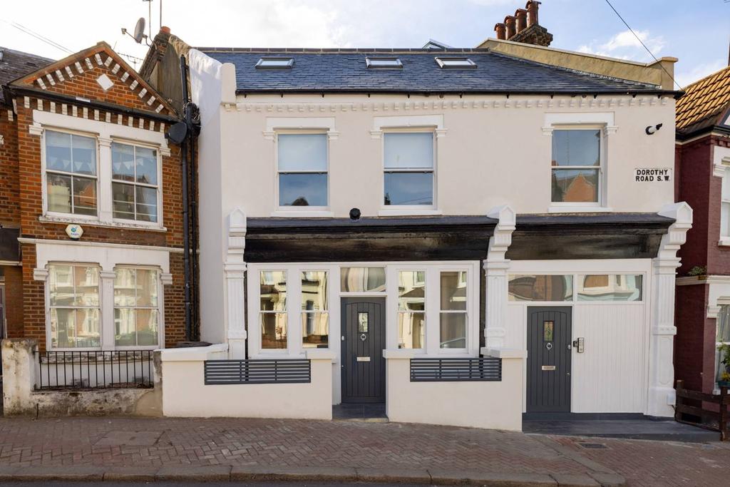 Dorothy Road, Battersea, London, SW11 3 bed flat £675,000