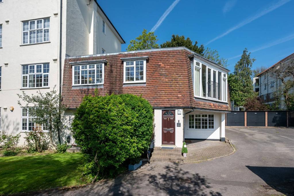 The Downs, Wimbledon, London, SW20 2 bed flat £2,595 pcm (£599 pw)