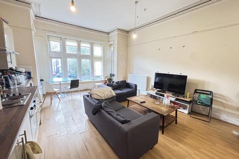 4 bedroom house to rent, Cardigan Road, Leeds