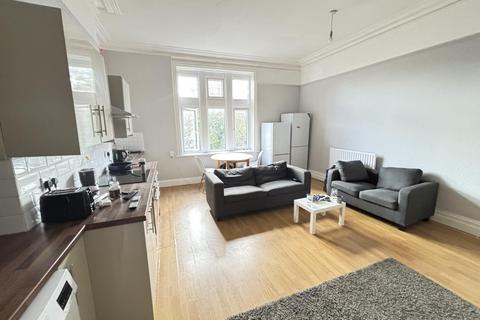 4 bedroom house to rent, Cardigan Road, Leeds