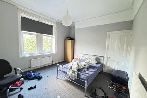 4 bedroom house to rent, Cardigan Road, Leeds