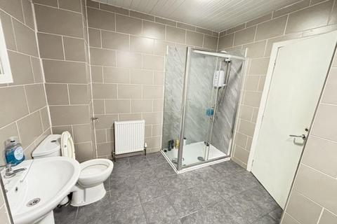 4 bedroom house to rent, Cardigan Road, Leeds