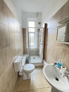 4 bedroom house to rent, Cardigan Road, Leeds