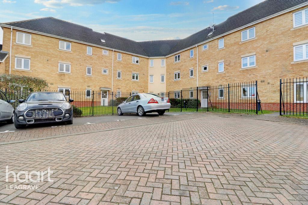 Linden Road, Luton 2 bed flat for sale £185,000