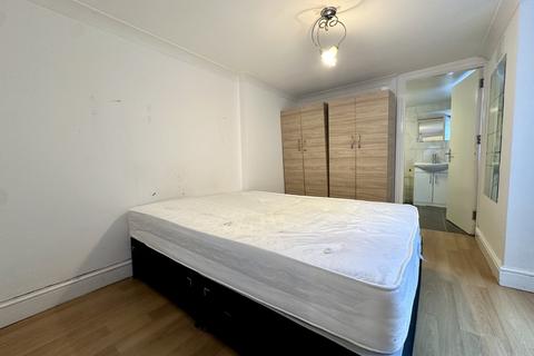 1 bedroom flat to rent, Brayards Road, Peckham, SE15