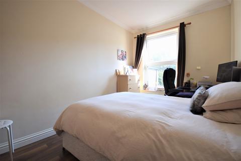 2 bedroom flat to rent, Hollydale Road, Peckham, SE15