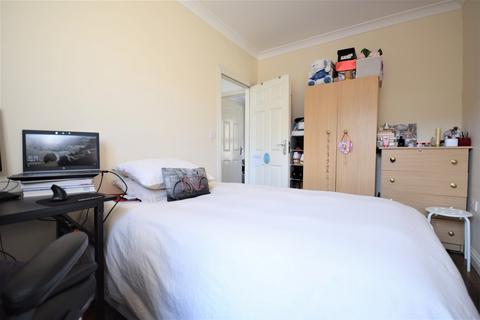 2 bedroom flat to rent, Hollydale Road, Peckham, SE15