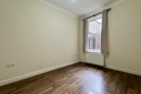 2 bedroom flat to rent - Hollydale Road, Peckham, SE15