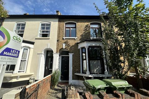 3 bedroom house to rent, Hollydale Road, Peckham, SE15