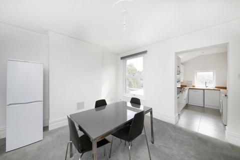4 bedroom flat to rent, Sunderland Road, Forest Hill, SE23