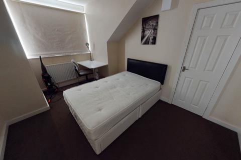6 bedroom house to rent, Broomfield View, Leeds