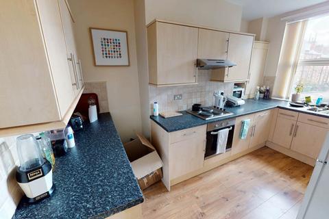 6 bedroom house to rent, Broomfield View, Leeds