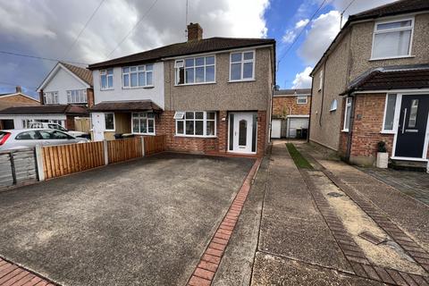 3 bedroom semi-detached house to rent, Avondale Road, Rayleigh, SS6