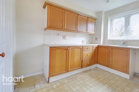 27 Frazer Close, Romford, RM1 2DF