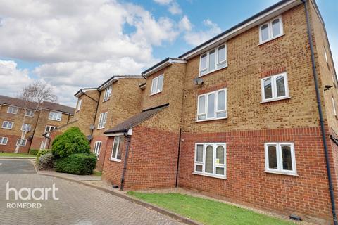 27 Frazer Close, Romford, RM1 2DF