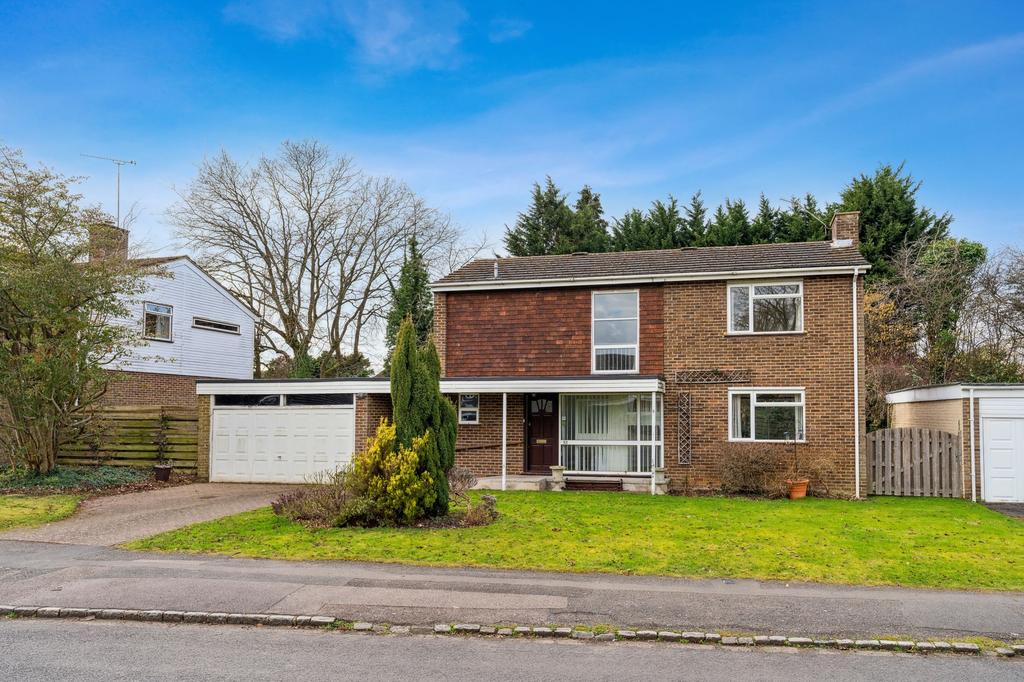 Seeleys Road, Beaconsfield, HP9 3 bed detached house £935,000