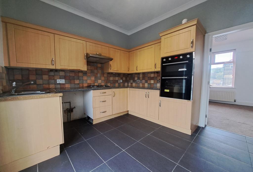 Cottingley Road, Sandy Lane, Bradford 2 bed semidetached house £139,950