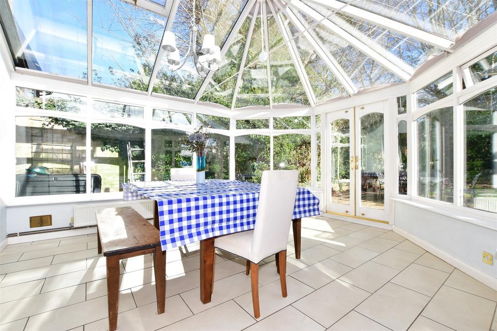 Conservatory/Dining Area