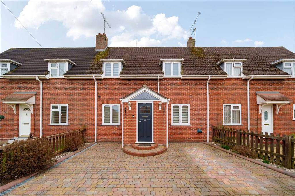 Hedges Close, Shipton Bellinger 2 bed terraced house £280,000