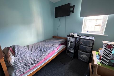 2 bedroom flat for sale - Sandringham Court, Sheriffs Close, Gateshead, Tyne and Wear, NE10 9UB