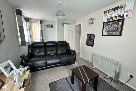 2 bedroom flat for sale, Sandringham Court, Sheriffs Close, Gateshead, Tyne and Wear, NE10 9UB