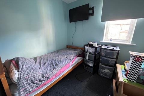 2 bedroom flat for sale, Sandringham Court, Sheriffs Close, Gateshead, Tyne and Wear, NE10 9UB