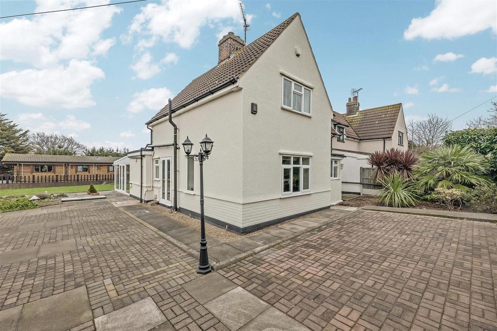 Prince Avenue, Westcliffonsea, SS0 4 bed semidetached house for sale