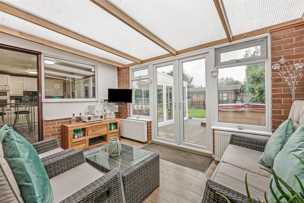 Prince Avenue, Westcliffonsea, SS0 5 bed semidetached house for sale
