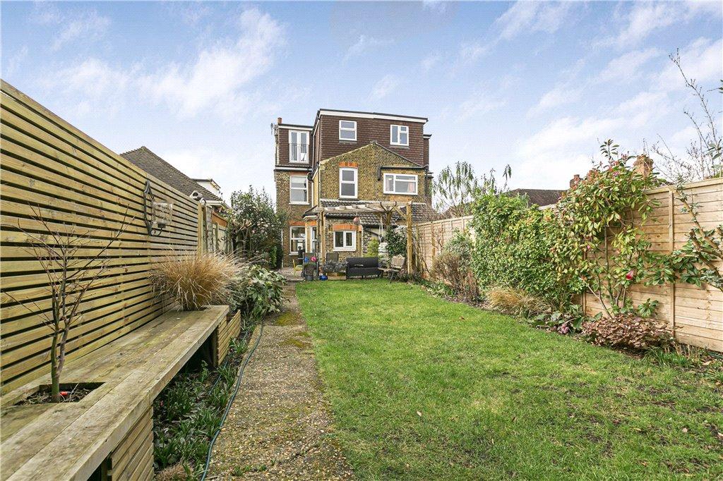 Park Avenue, Egham, Surrey, TW20 4 bed semidetached house £550,000