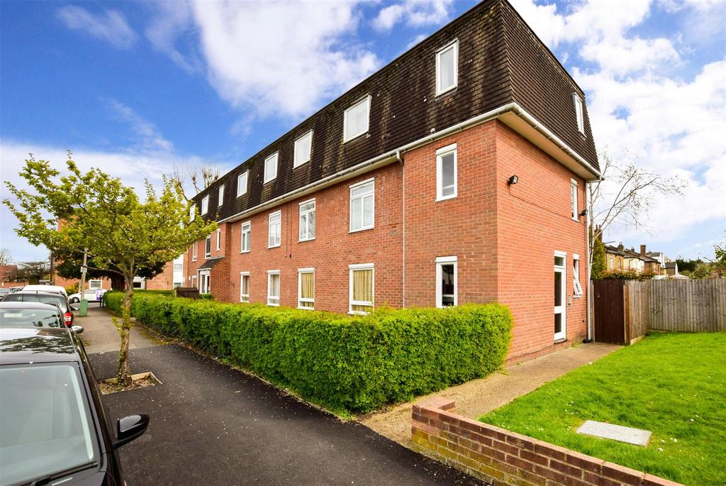St. James Avenue, Sutton, Surrey 1 bed ground floor flat for sale £